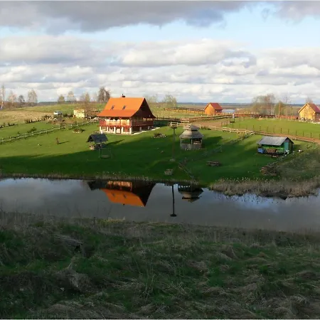 Zlota Lesniczowka مزرعة للإقامة