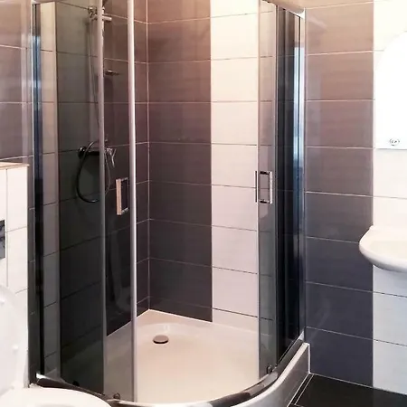 Zlota Lesniczowka مزرعة للإقامة